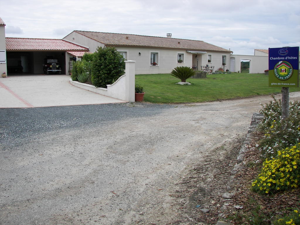 Chambre D'Hotes Les Ormeaux Saint-Georges-des-Côteaux Esterno foto